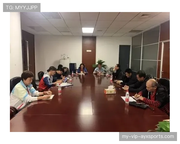 如何理解篮球比赛中裁判对“身体接触容忍度”的判罚标准？