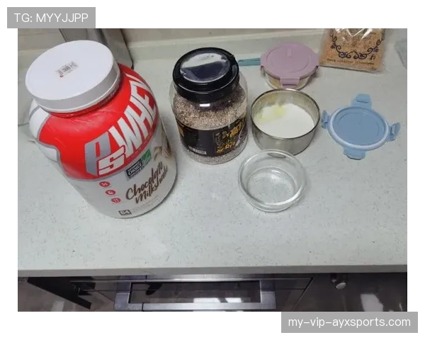颜骏凌家冰箱里塞满蛋白粉,连饮料都是无糖的 颜骏凌家冰箱里塞满蛋白粉,连饮料都是无糖的